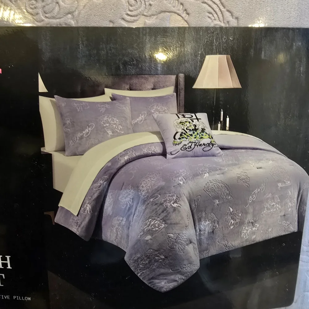Ed Hardy 4 piece full/queen Lilac luxurious plush comforter set new